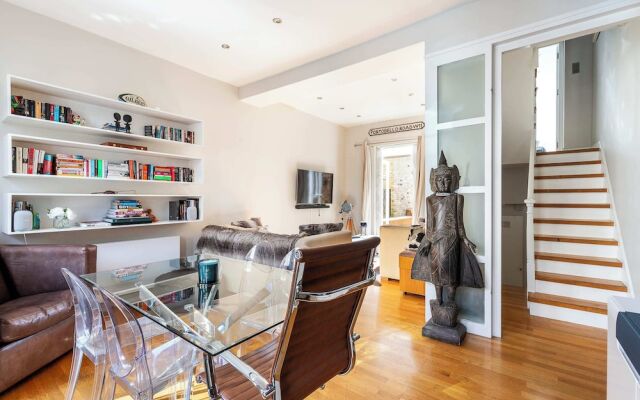 Charming Two Bed Maisonette in Notting Hill