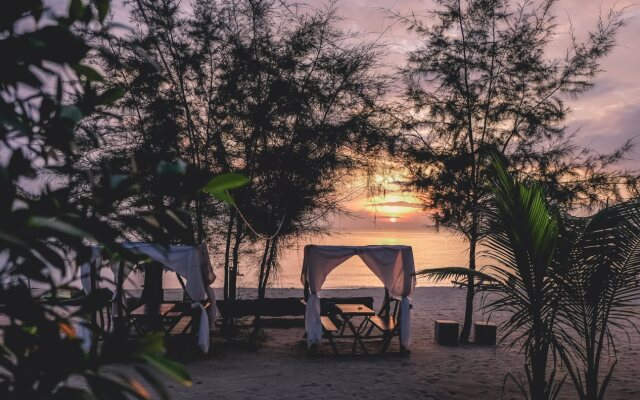 Tharadol Beach Resort