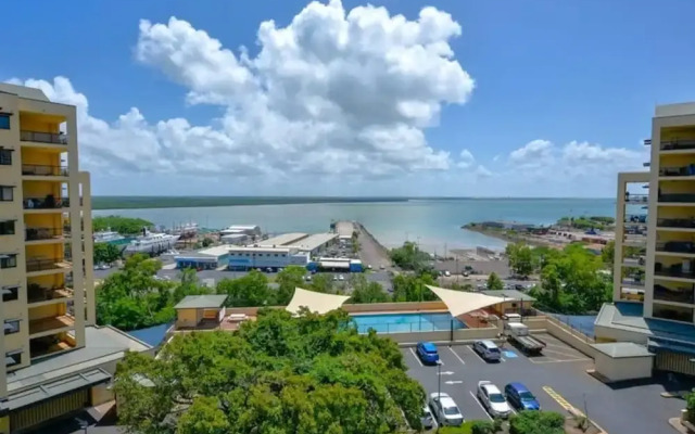 Waterfront Retreat Sea Views - Huge Pool - BBQ