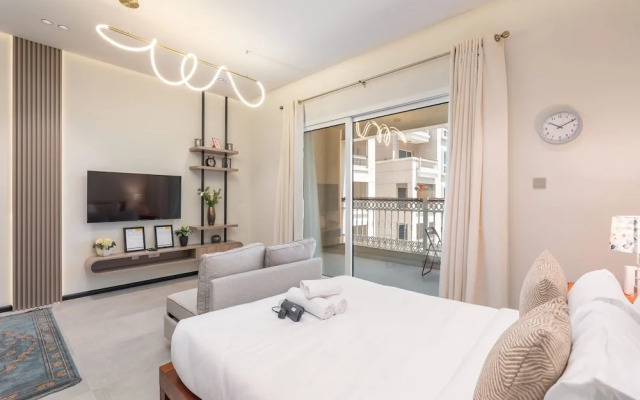 Cozy Studio Near Miracle Garden With Balcony