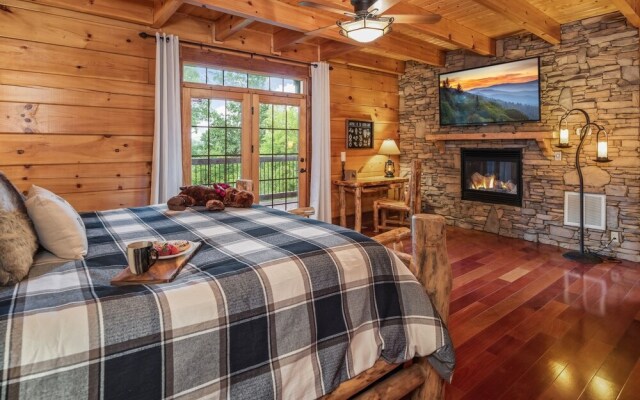 Grand Mountain Getaway 8 Bedroom Home by Redawning