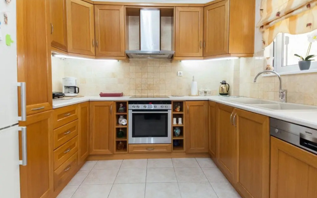 Deluxe 2 Bedroom apt in Petroupoli