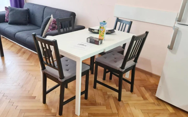 Lovely City Center 1BD, 1BT Apartment