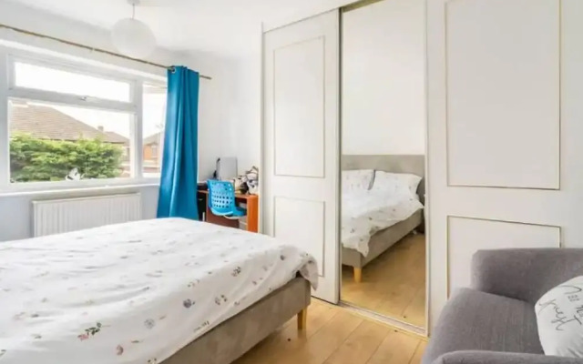 Luton Airport Guest House