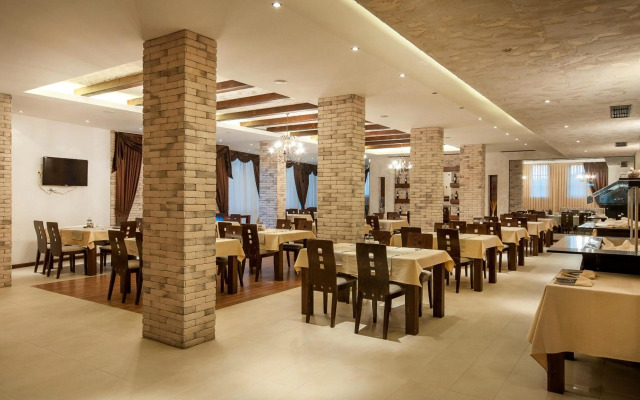 Grand Royale Apartment Complex & Spa