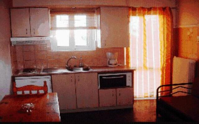 Alexandros Studios & Apartments