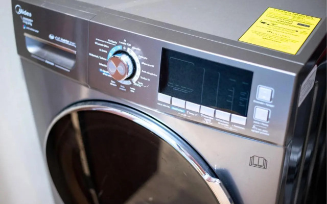 Modern chic 1 bedroom apt w/ rooftop infinity pool