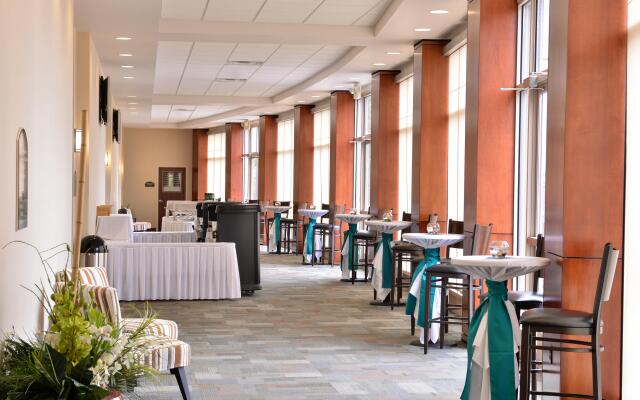 Holiday Inn Madison at The American Center by IHG