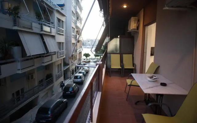 Cozy Apartment With sea View Next to Marina Zeas