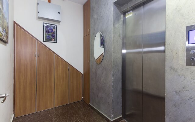 OYO 445 Charisma Hotel