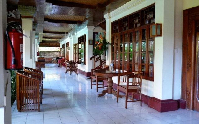 Un's Hotel