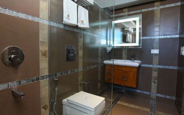 Hotel Tigers Roare'