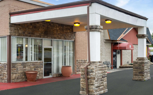 Super 8 Motel - Youngstown Airport Area