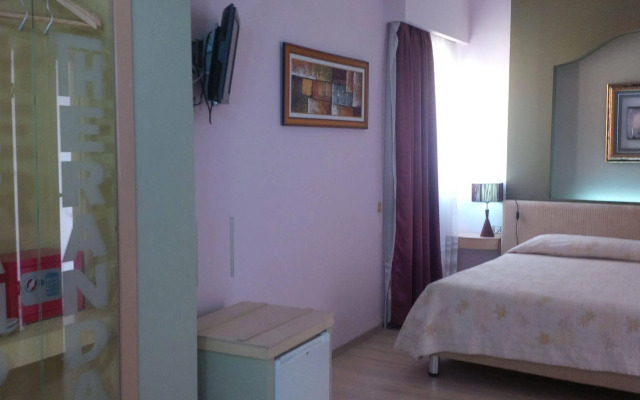 Theranda Hotel
