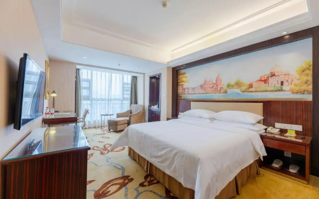 Vienna International Hotel (Zhumadian Huayuan Xuefu)