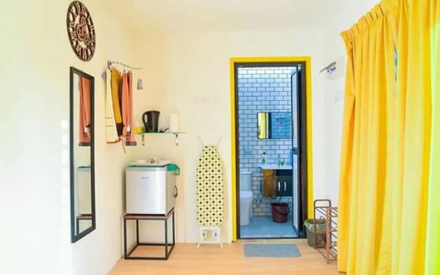 Lumut Cube Homestay Kontena