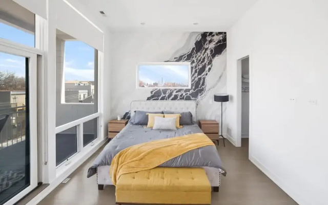 Stunning 4BD Penthouse in Ukrainian Village