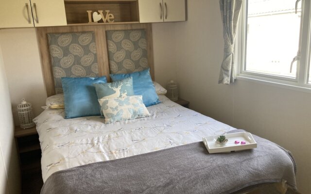 Luxury Pet Friendly Hot Tub Breaks at Tattershall