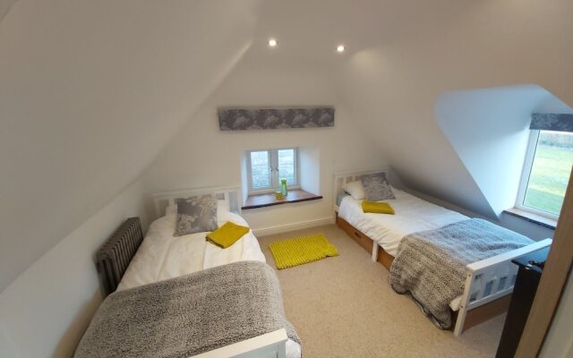 Bluebell House 5 Star Luxury 4 Bdrms and hot tub