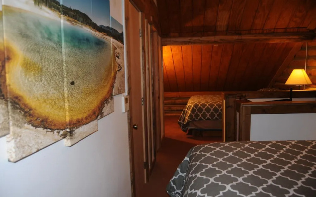 Yellowstone Motel - Adults Only