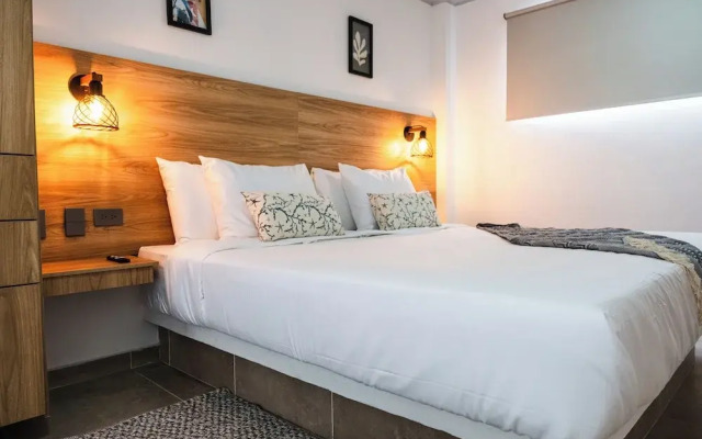 Central Suites by H&R