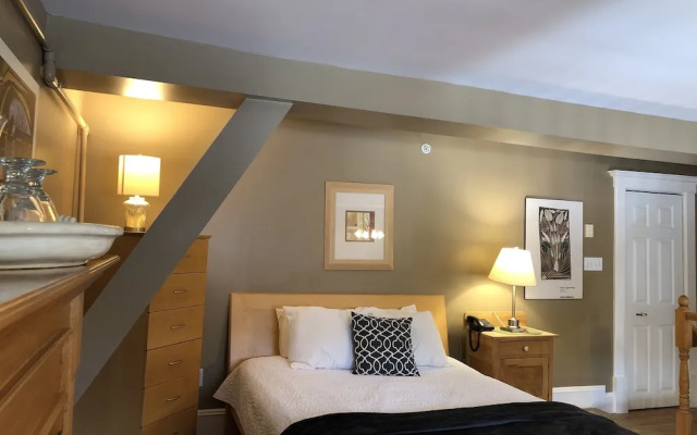 Leaside Manor by The Leaside Group