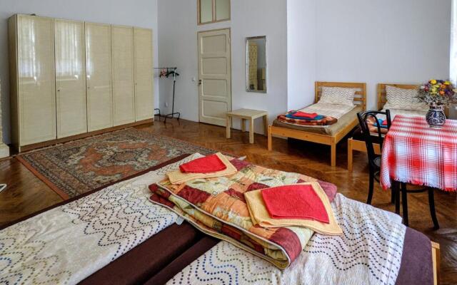 Gästehaus Honigberg next to the Fortified Church of Harman