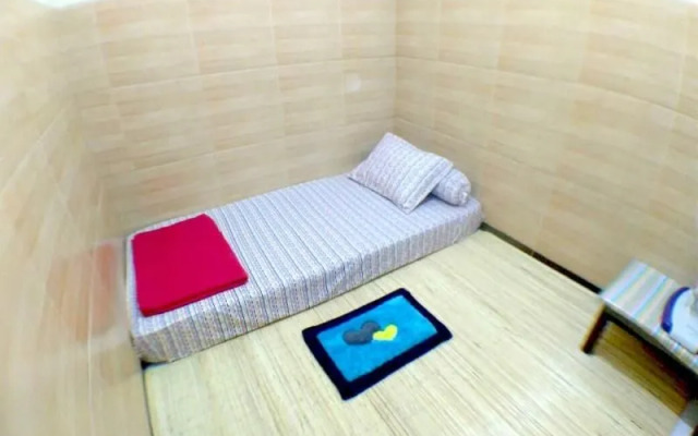 Hannah House - Female Room Only by ZUZU