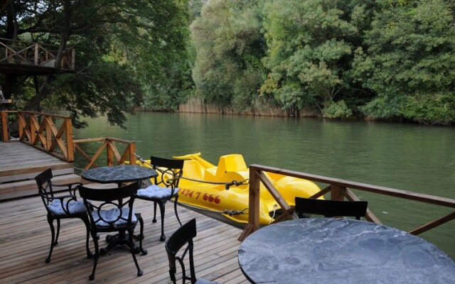 Tiny River House Agva