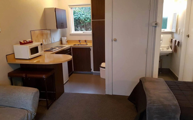 Camberley Court Motel