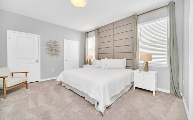 2089elcir 8 Bedroom Villa by RedAwning