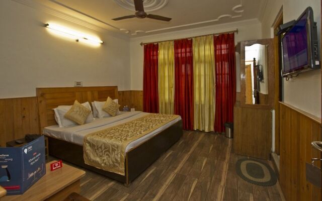 OYO 4605 Hotel Aakarsh