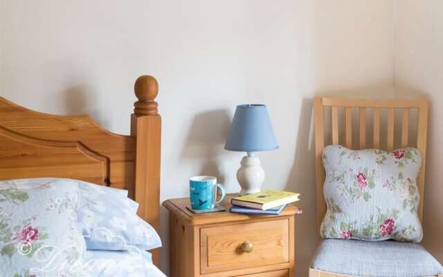Poppas Cottage, BURTON BRADSTOCK