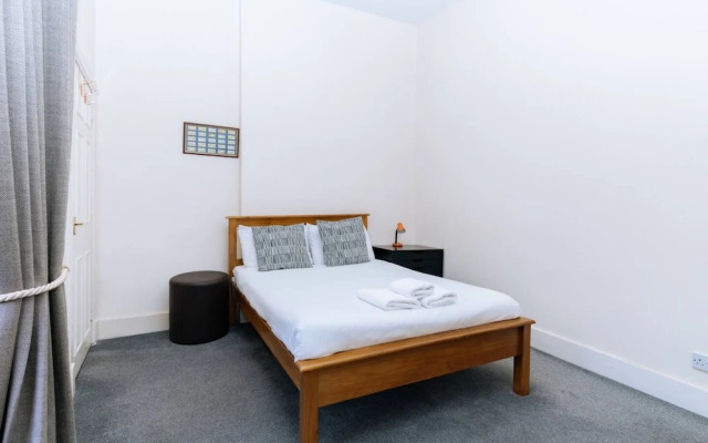Bright High-ceiling 2BD Flat - Central Edinburgh!