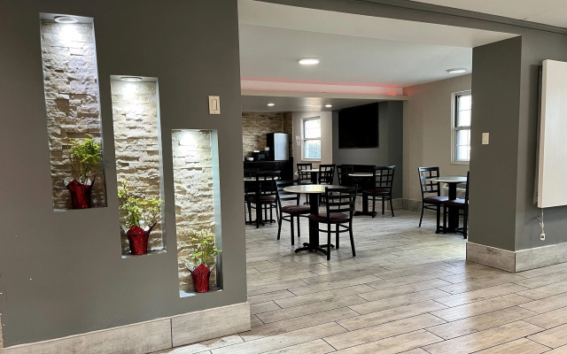 La Quinta Inn by Wyndham Indianapolis Airport Lynhurst