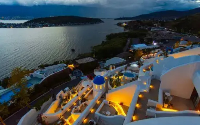 Sound on the Clouds Hotel Santorini, Dali