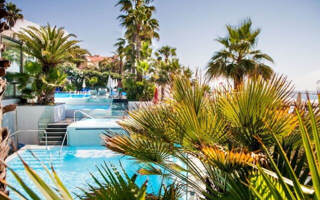 Hotel Caravelle