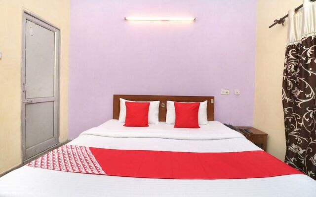 OYO 28168 Hotel Regal 2