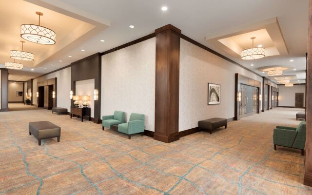 Embassy Suites by Hilton Chicago Naperville