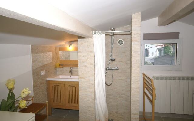 Lavish Villa in Mouans-sartoux With Sauna