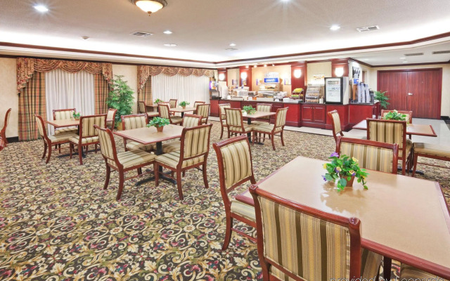 Holiday Inn Express Hotel & Suites Gainesville by IHG