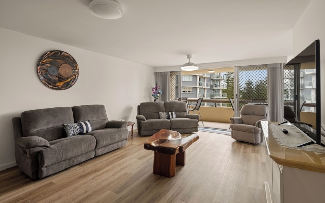 Coastal Comfort with Ocean Views – Guest Rooms – Gold Coast