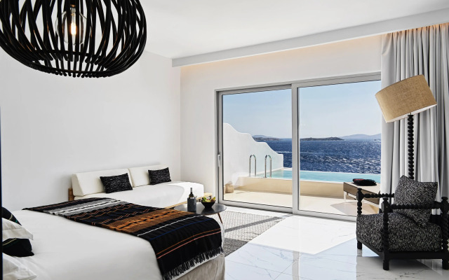 Kouros Hotel & Suites