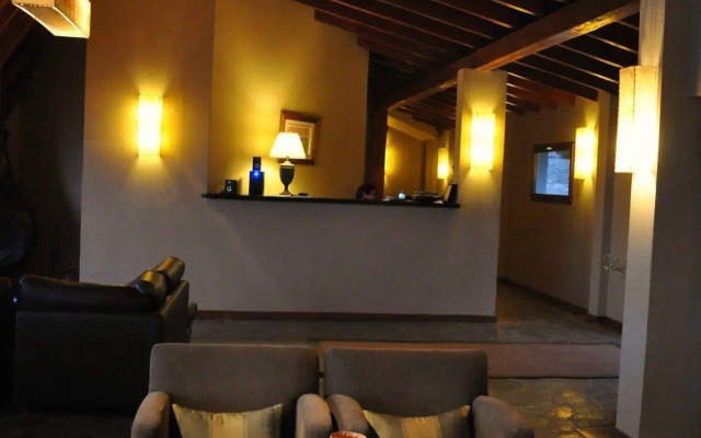 La Sirenuse Lake Resort