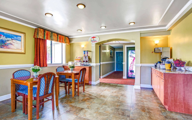 Red Roof Inn Suffolk