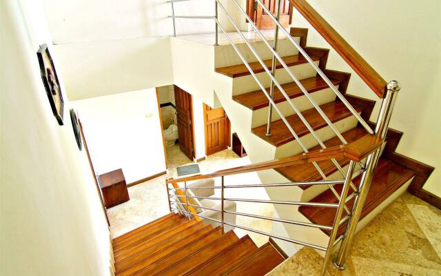 De Bukit Dago Villa by HouseinBandung