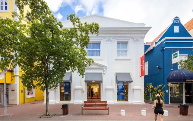 Modern Elegant Broadway Vibes in Willemstad