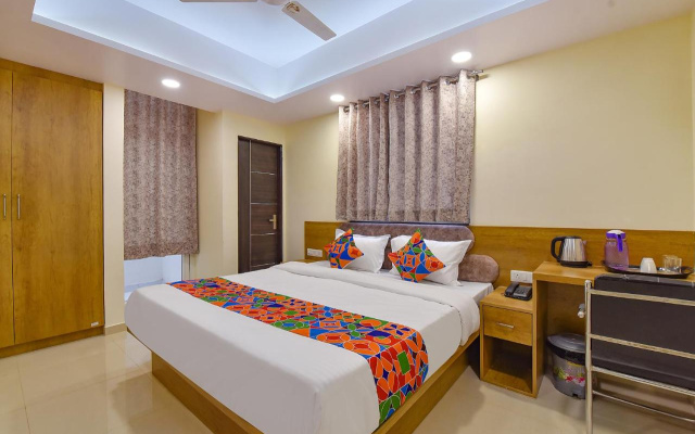 FabHotel Pink City