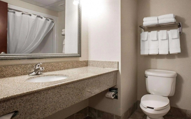 Comfort Inn & Suites Lumberton Central I-95