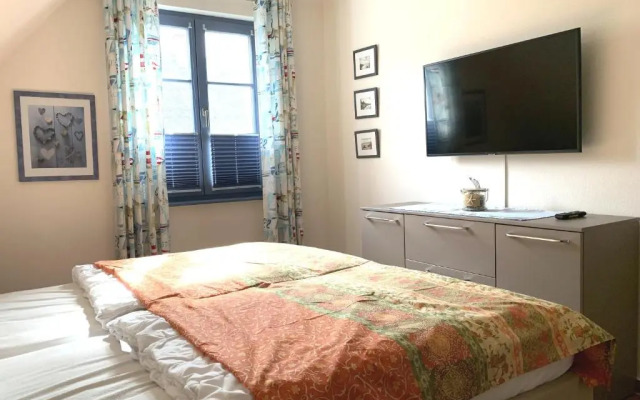 Neue Reihe 43 Villa Regulus OG